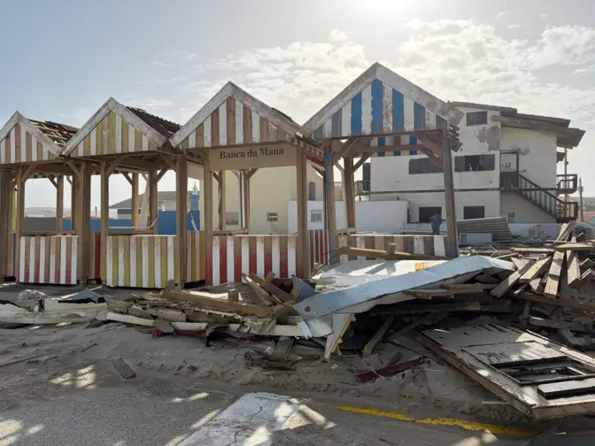 Destruição na Praia da Vieira